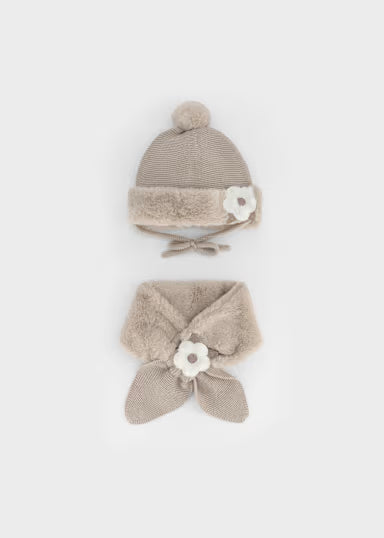 COORDINATO CAPPELLO FIORI CON COLLO PELLICCIA BEIGE
